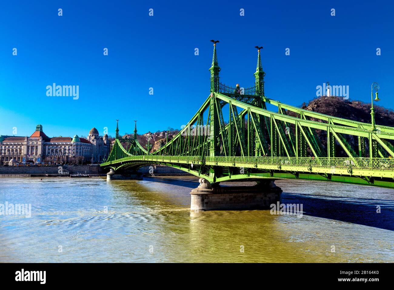 Puente De La Libertad (Szabadság Híd) En Budapest, Hungría Foto de stock