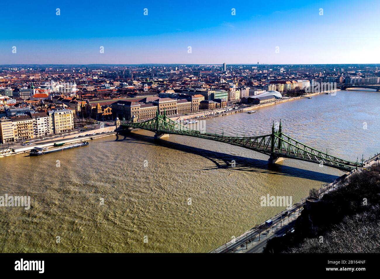 Puente De La Libertad (Szabadság Híd) En Budapest, Hungría Foto de stock