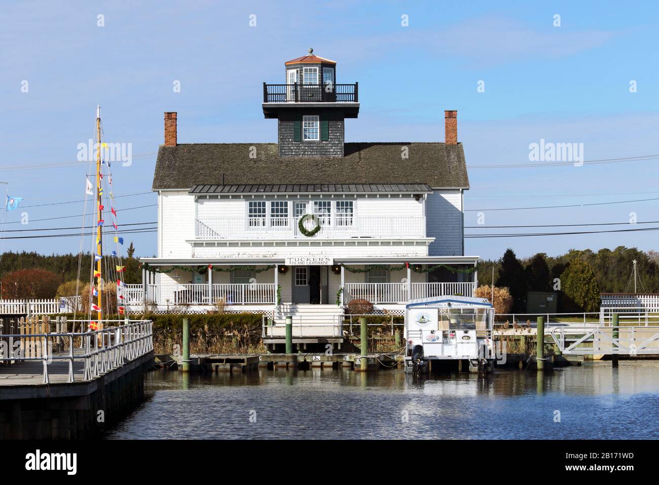 El puerto marítimo de Tuckerton y el Museo Baymen cuentan con una réplica del faro de Tucker Island que estaba cerca. Tuckerton, Nueva Jersey, Estados Unidos Foto de stock