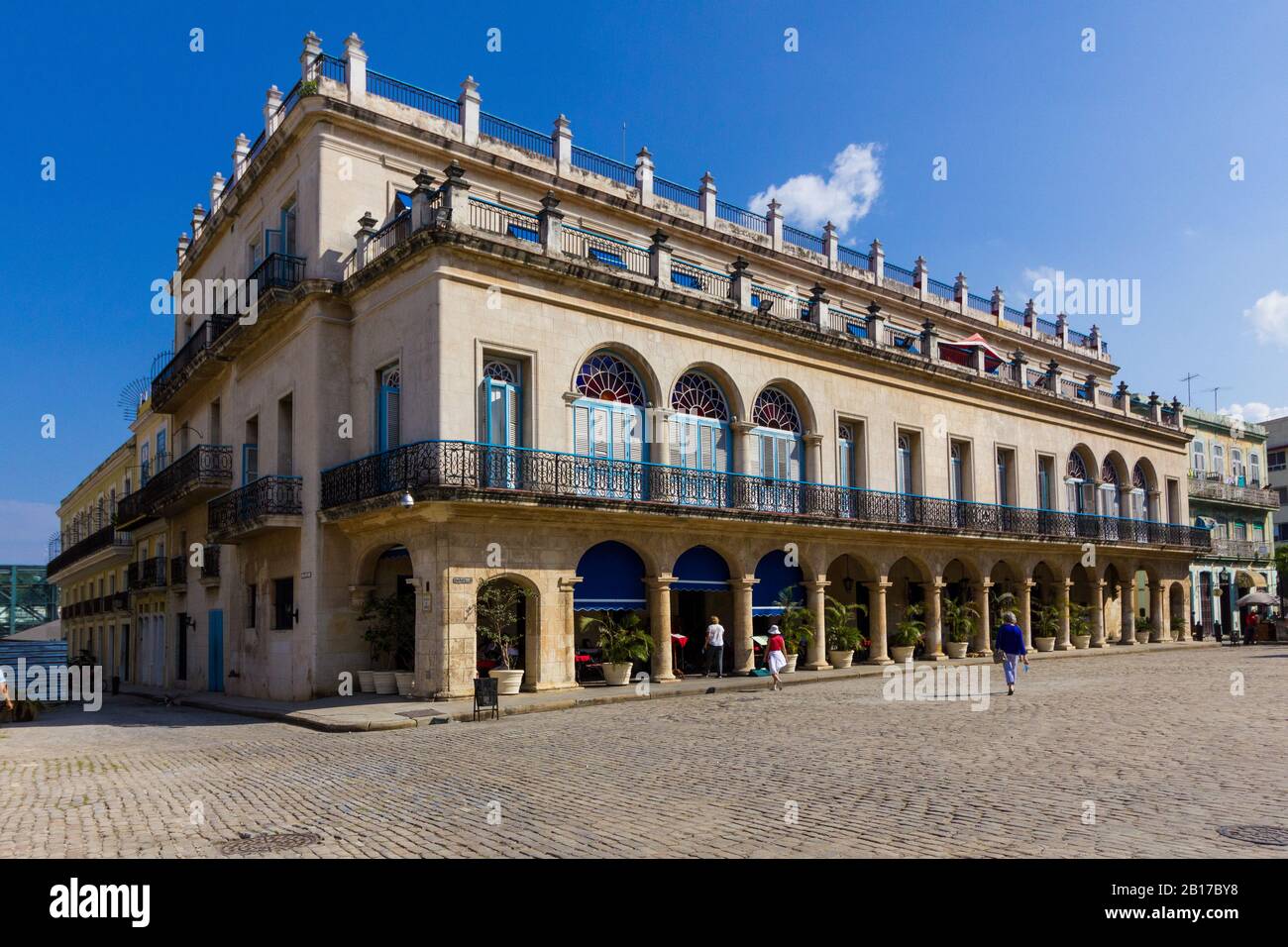Edificio histórico en la Habana Vieja Cuba Foto de stock