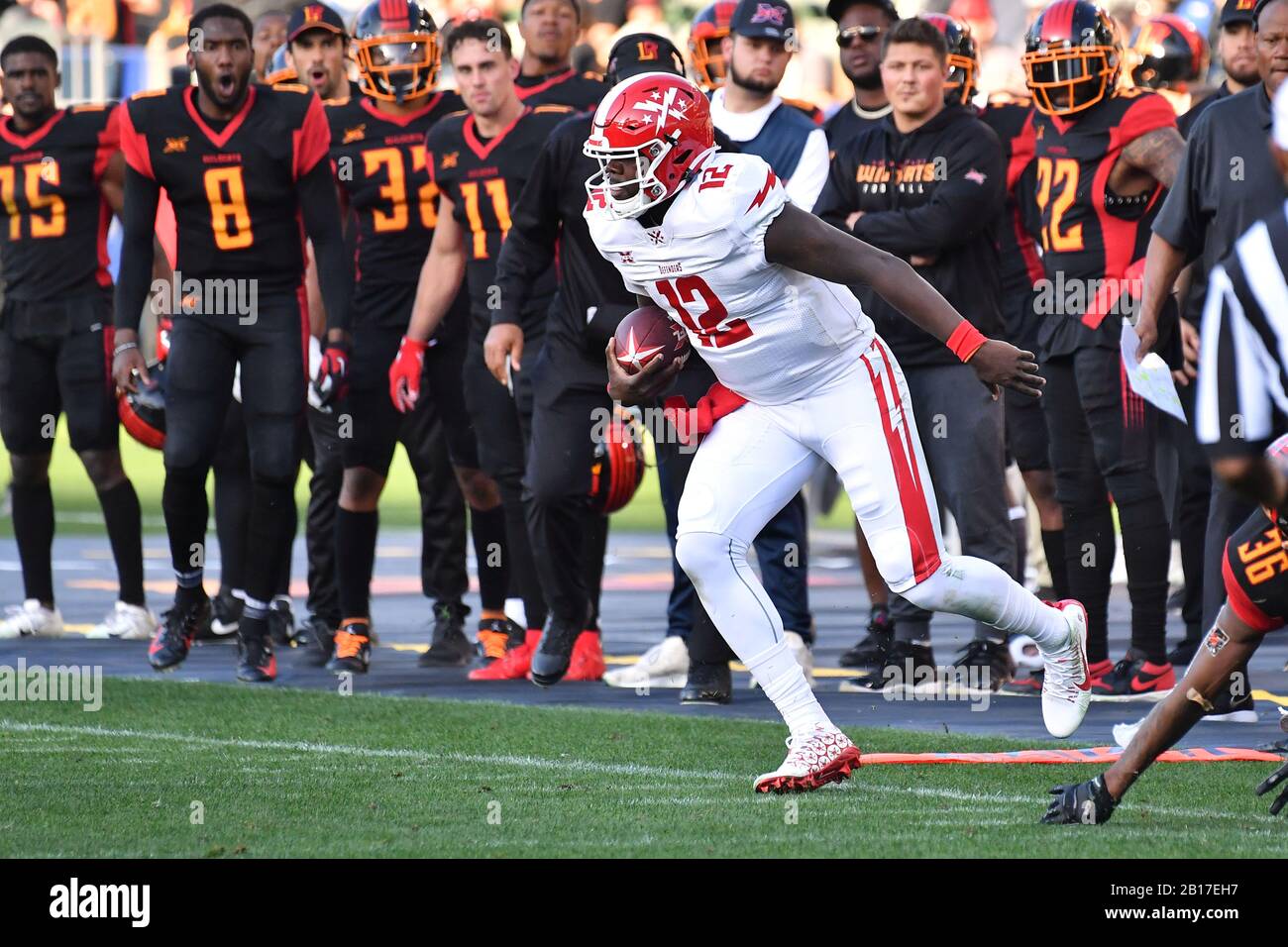 Carson, CA. 23 de febrero de 2020. DC Defenders Quarterback Cardale Jones #12 en acción durante el partido de fútbol XFL contra los Defensores de DC en El Dignity Heath Sports Park en Carson, California.crédito obligatorio de la foto: Louis Lopez/CSM/Alamy Live News Foto de stock
