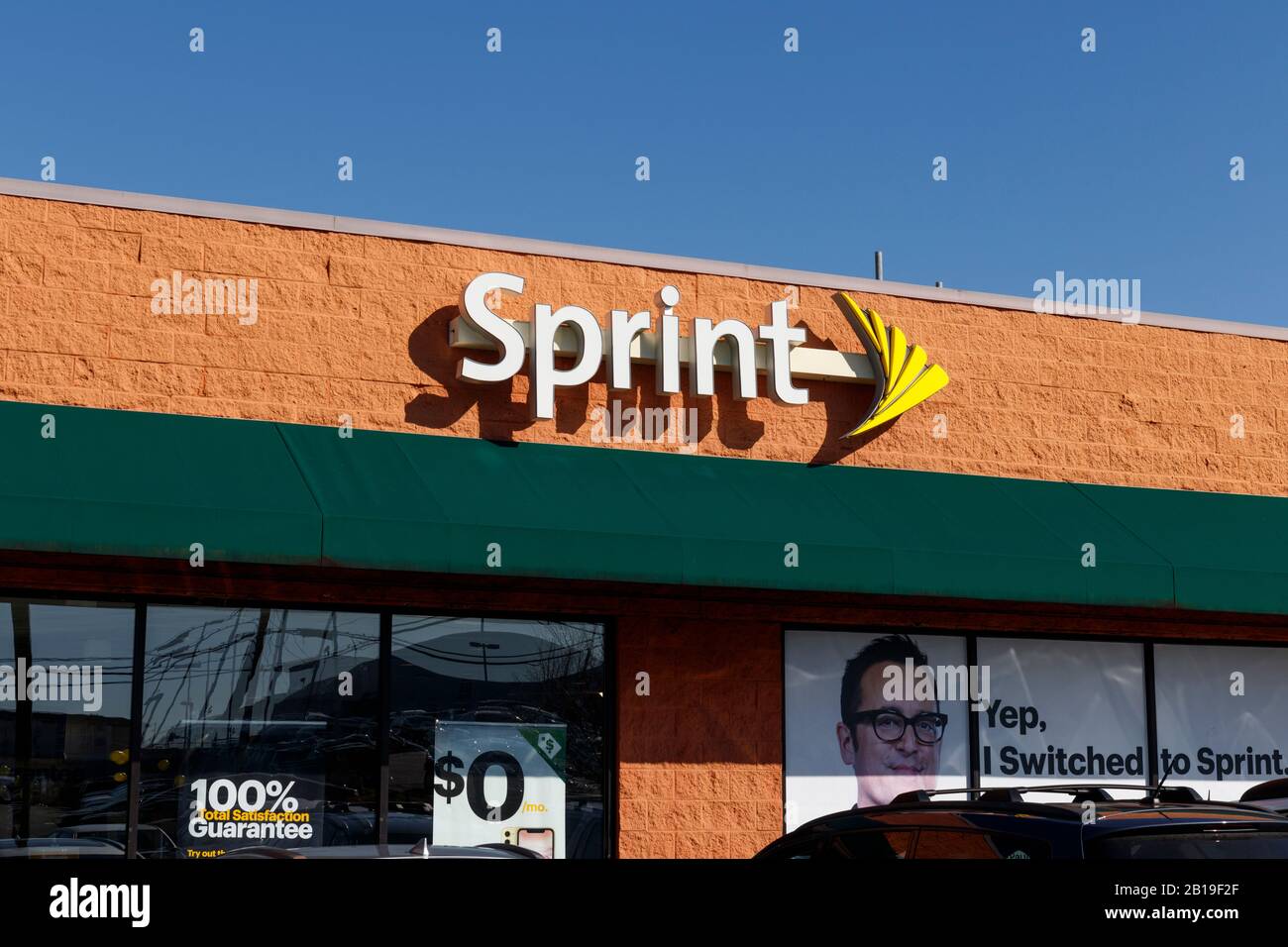 Cincinnati - Circa Febrero 2020: Tienda de teléfonos móviles Sprint. Tienda de teléfonos móviles Sprint. Sprint y T-Mobile retobren las condiciones de fusión para ofrecer a Deutsche Teleko Foto de stock