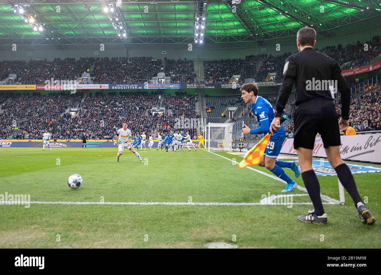 Escena del juego, bola de esquina 1899, frente Robert SKOV (1899), acción, fútbol 1 ª Bundesliga, día 23 partido, Borussia Monchengladbach (MG) - TSG 1899 Hoffenheim (1899) 1: 1 en 22.02.2020 en Borussia Monchengladbach / Alemania. ¬ | uso en todo el mundo Foto de stock