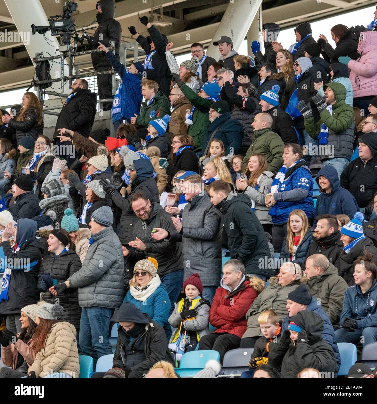 Fans del partido Man City contra Chelsea WSL Foto de stock