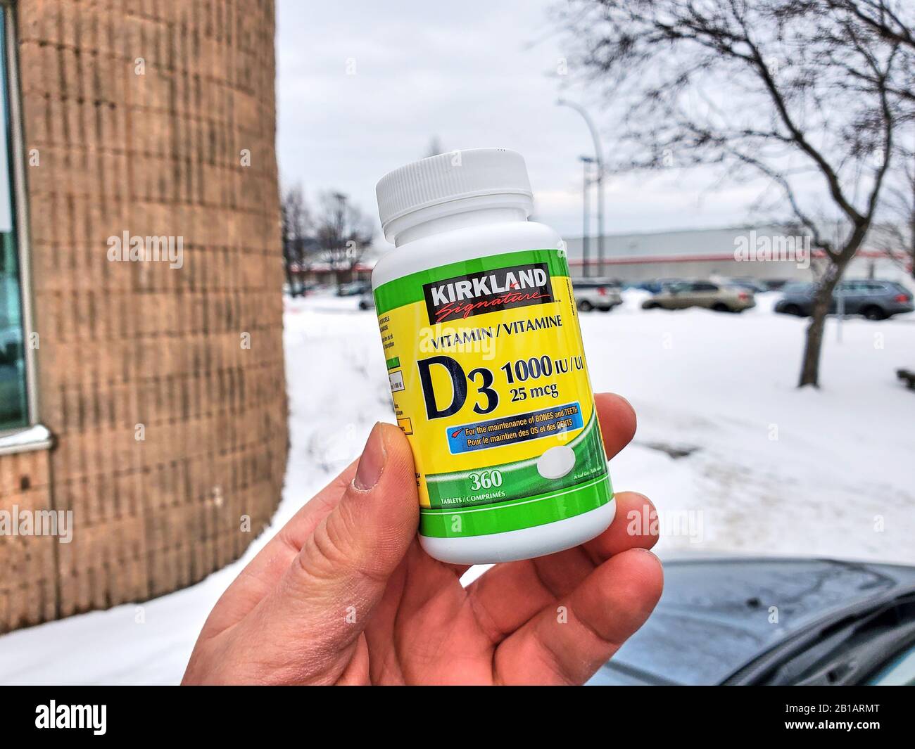 Montreal, Canadá 10 de febrero de 2020 Una mano que sostiene