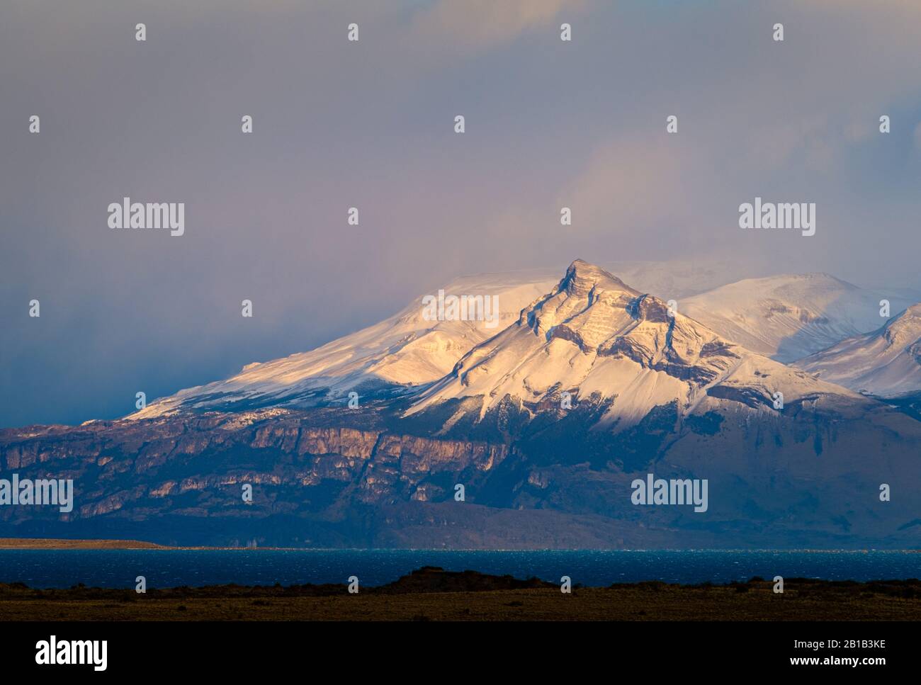 PARQUE Nacional LOS GLACIARES, ARGENTINA - ALREDEDOR DE FEBRERO 2019: Paisaje alrededor del Parque Nacional los Glaciares en Argentina. Foto de stock