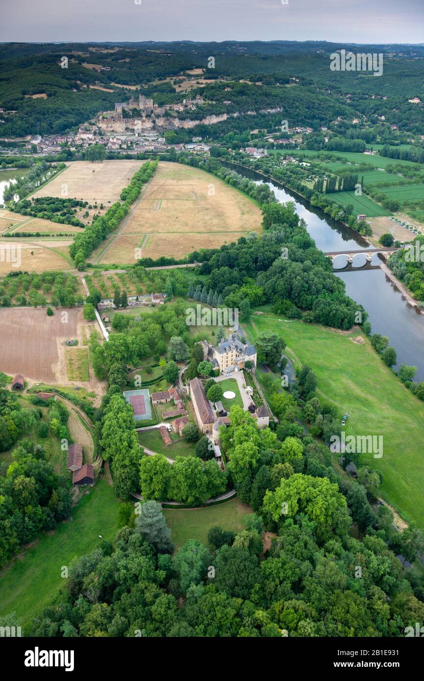 Arial vista de Chateau Fayrac y Chateau Beynac tomado de un globo aerostático Dordogne Francia Foto de stock