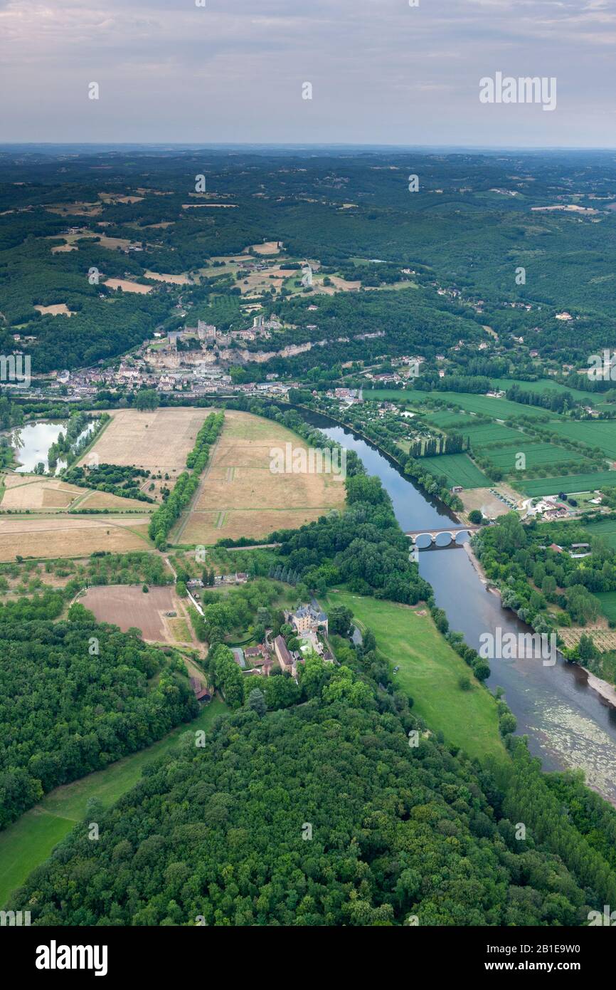 Arial vista de Chateau Fayrac y Chateau Beynac tomado de un globo aerostático Dordogne Francia Foto de stock