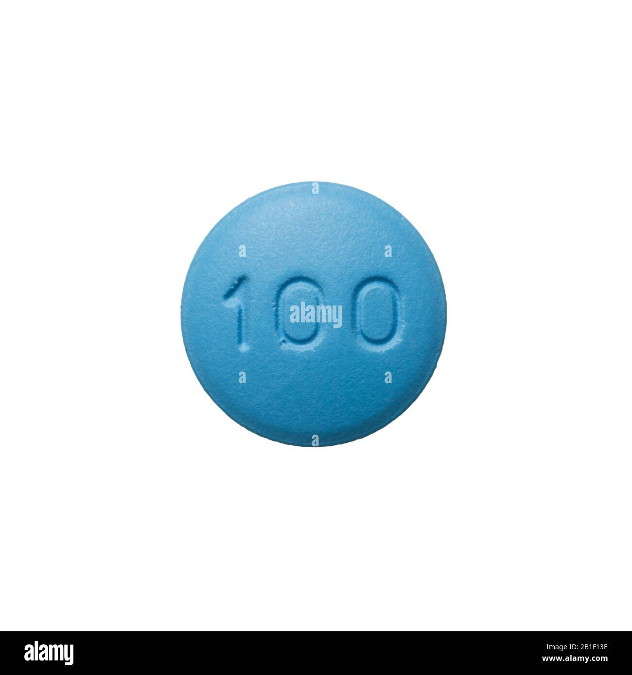 Una tableta Viagra de 100 mg sobre un fondo blanco Foto de stock