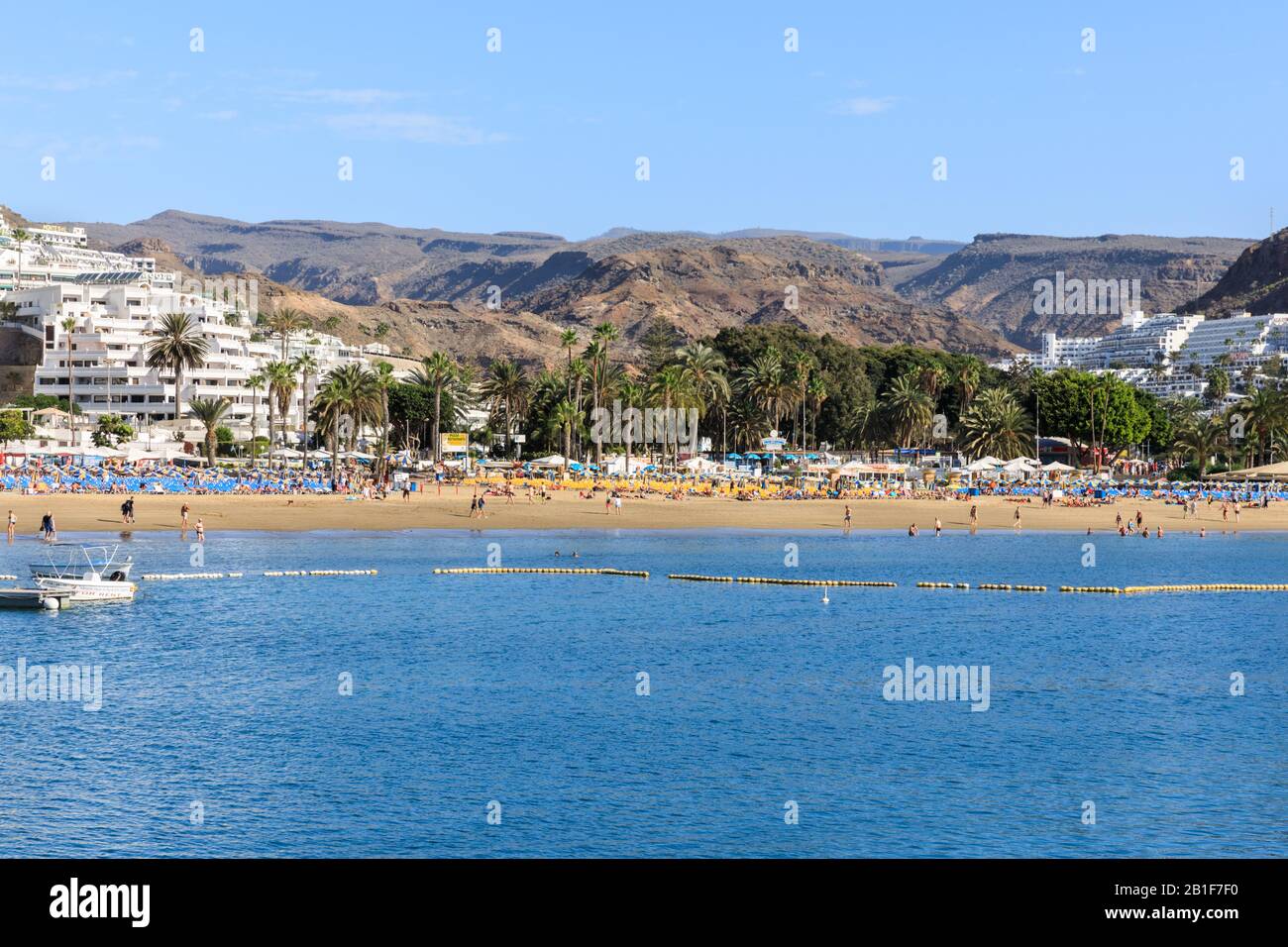 Playa de Puerto Rico Playa y edificios de apartamentos en Puerto Rico  vistos desde el mar, costa sur, Gran Canaria, Islas Canarias, España  Fotografía de stock - Alamy