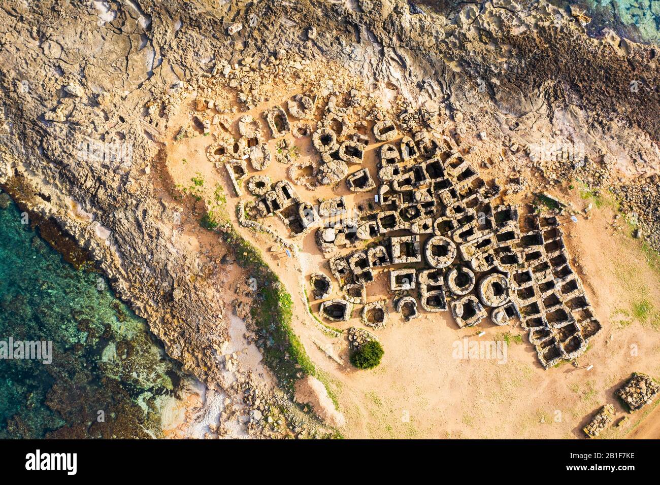 Necrópolis de son Real desde arriba, Punta des Fenicis cerca De Can Picafort, drone image, Mallorca, Islas Baleares, España Foto de stock