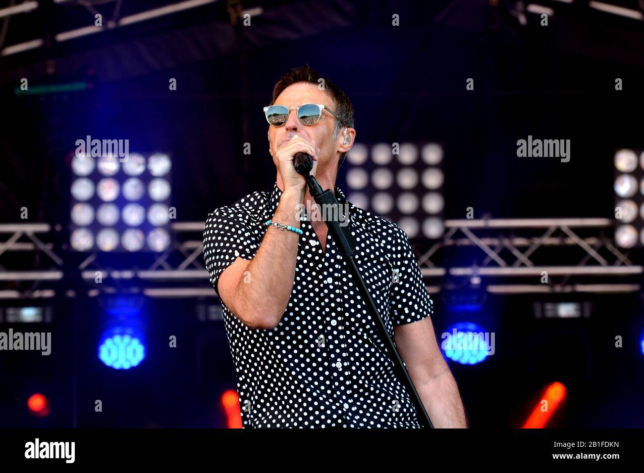 Marti Pellow preforming en vivo en el escenario, 2019 Bents Park, South Tyneside Music Festival Foto de stock