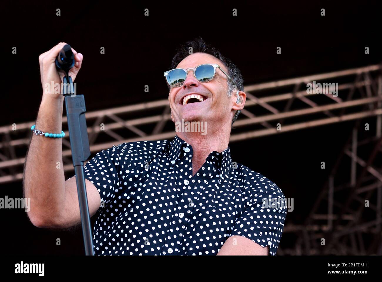 Marti Pellow preforming en vivo en el escenario, 2019 Bents Park, South Tyneside Music Festival Foto de stock