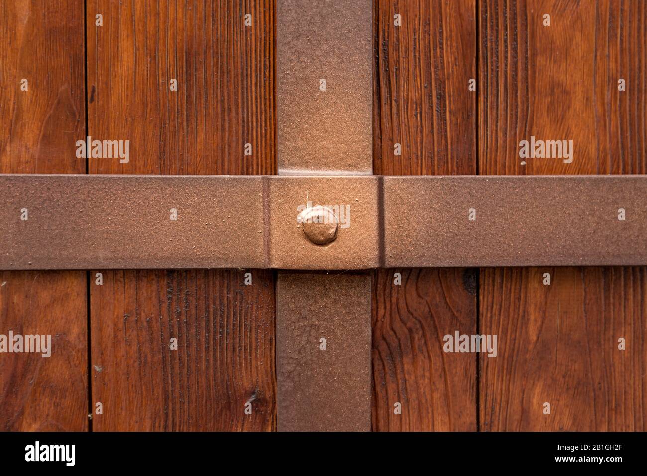 Antigua puerta de madera de fondo. Fondo de pantalla para el