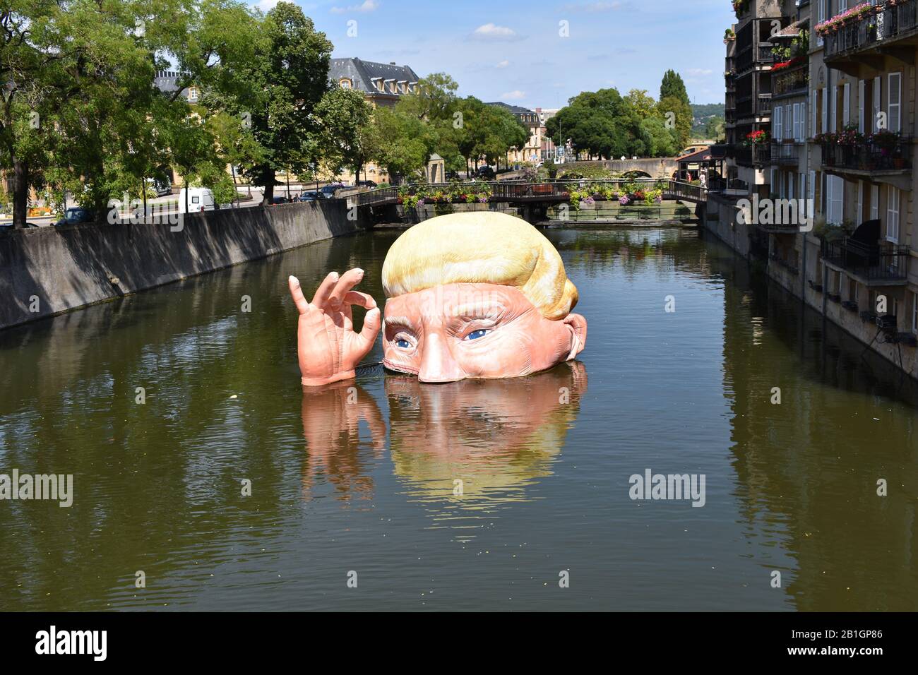 Donald Trump inflable en el río de Metz, Francia, agosto de 2019 Foto de stock