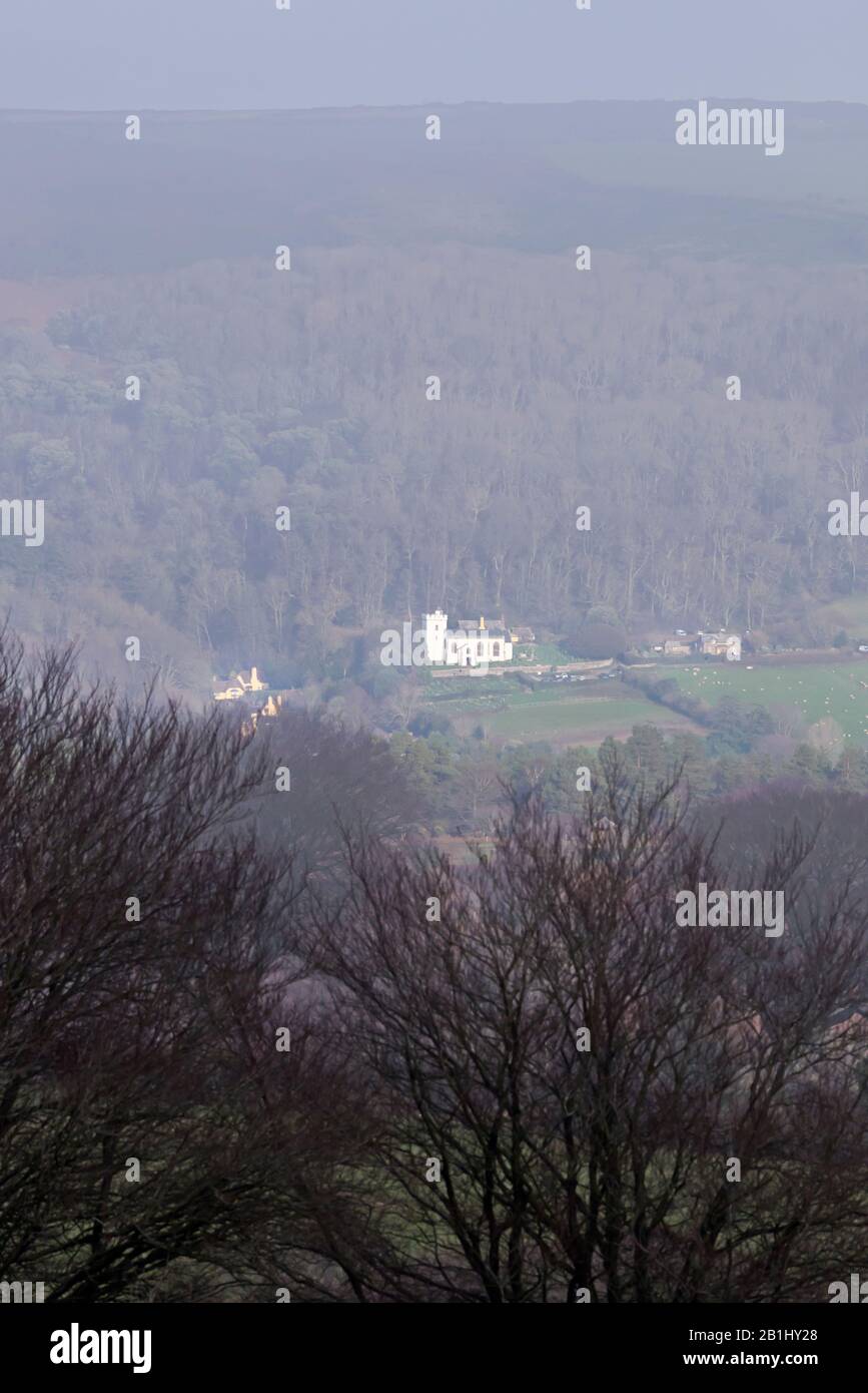 Vista desde el sendero de Dicky, bajo Dunkery Beacon, mirando hacia Selworthy y Bossington Hill. Parte del Parque Nacional Exmoor en Somerset, Inglaterra. Foto de stock