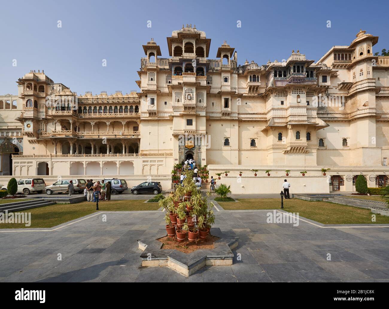 Vista exterior del Palacio de la Ciudad de Udaipur, Rajasthan, India Foto de stock