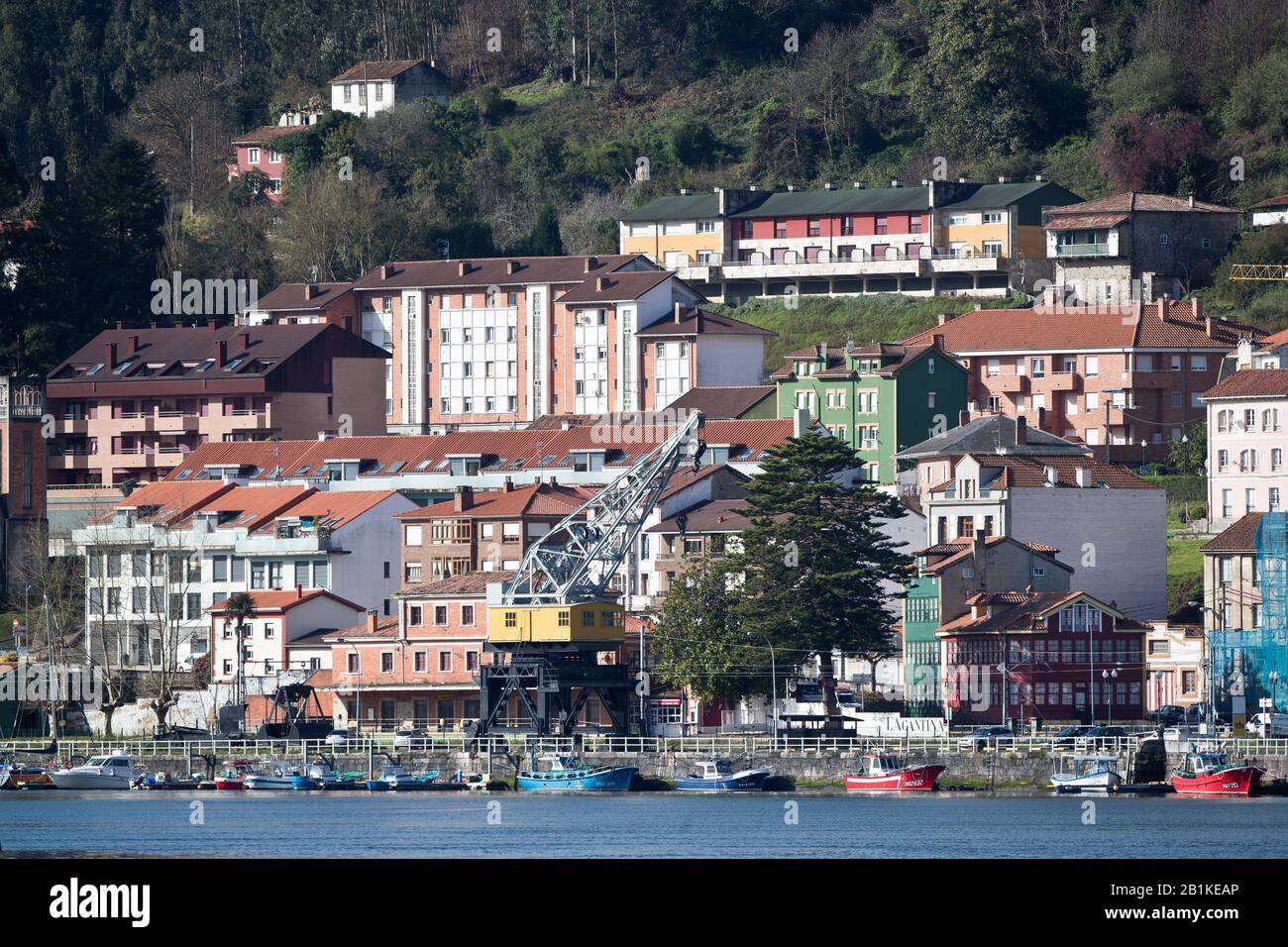 San Esteban de Pravia (en asturiano y oficialmente: San Esteban) es una parroquia del consejo asturiano de Muros de Nalón, en el Principado de Asturias Foto de stock