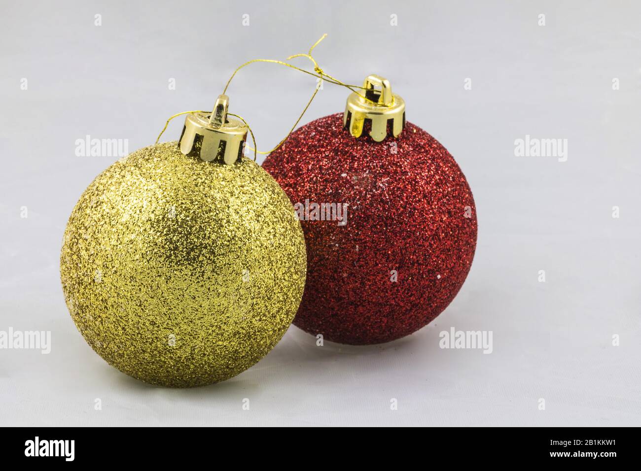 bolas de navidad para decorar el árbol Fotografía de stock - Alamy