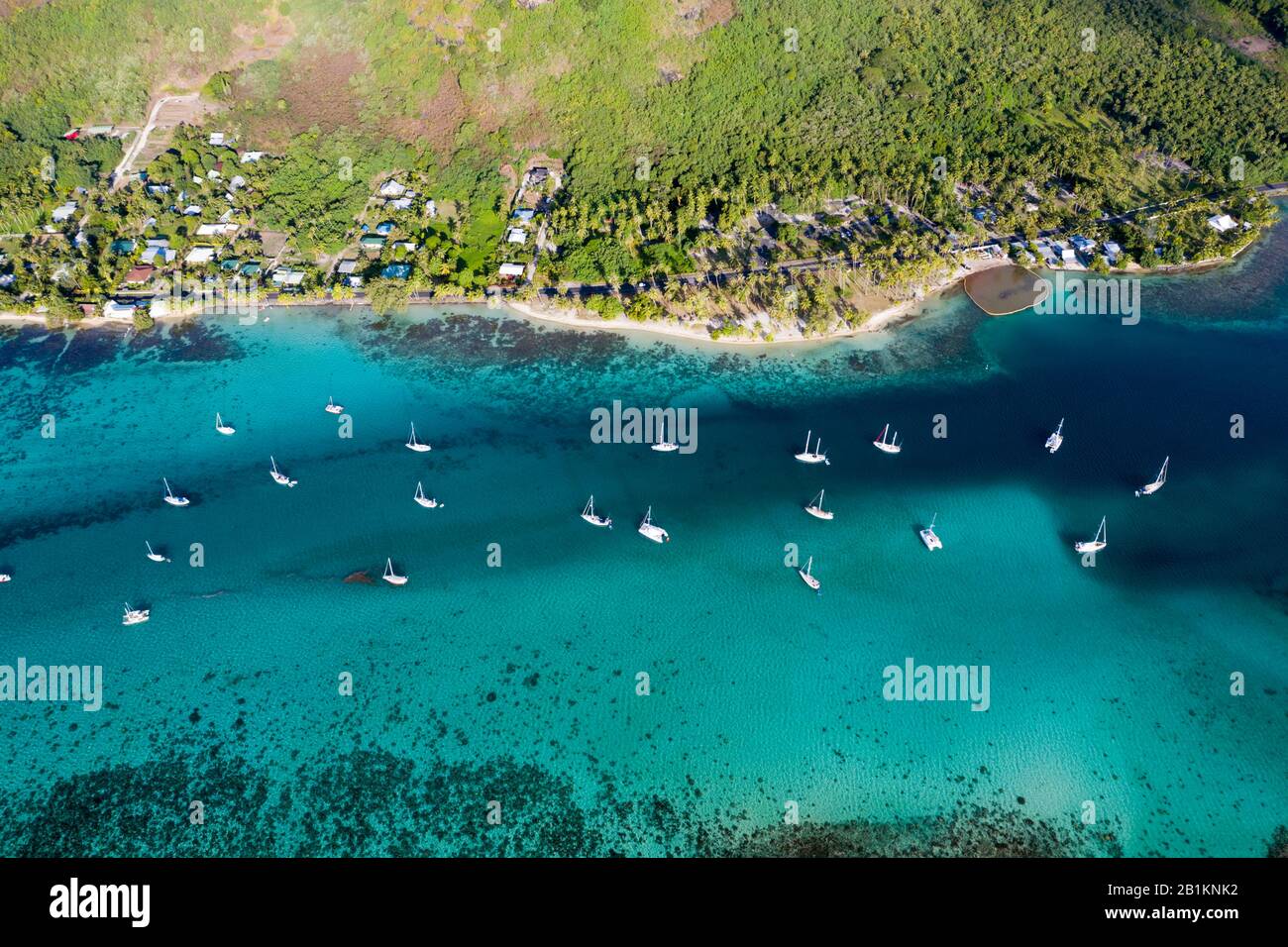 Vista Aérea De La Bahía De Opunohu, Moorea, Polinesia Francesa Foto de stock