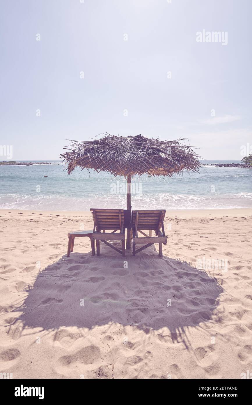 Paraguas hoja palma e imágenes de alta resolución - Alamy