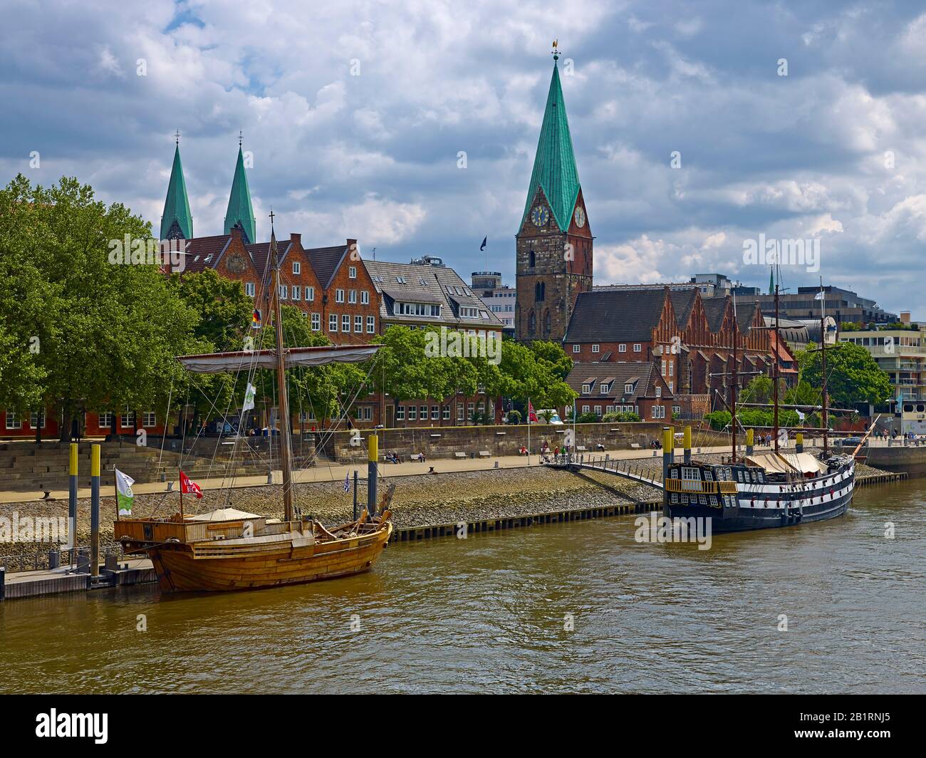 Vista panorámica desde el puente de Teerhof hasta Schlachte, Hanseatic City Bremen, Alemania, Foto de stock