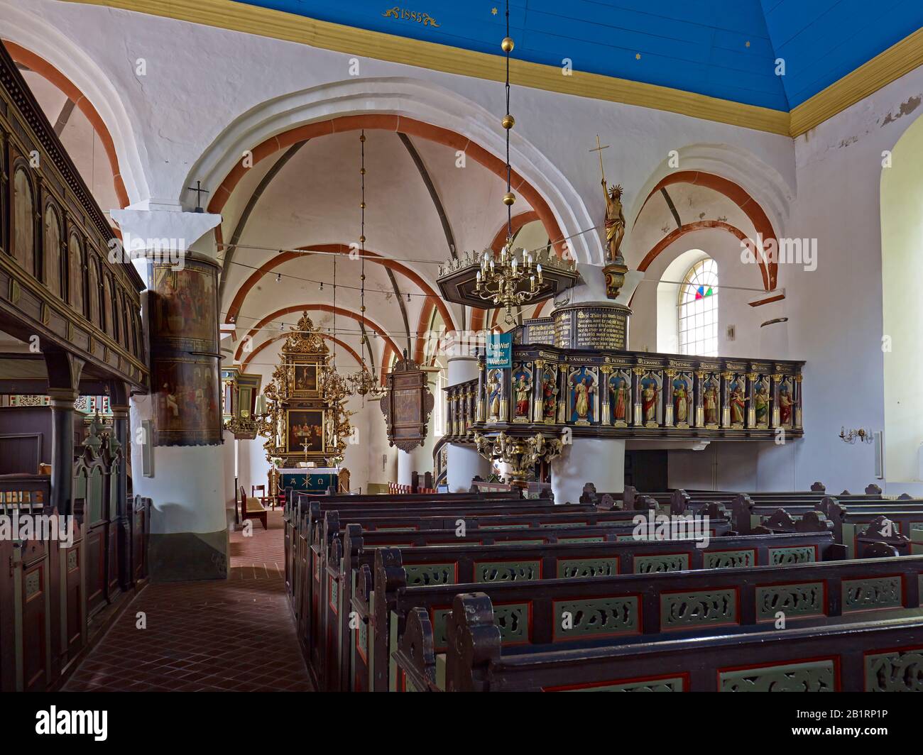 Vista interior de la iglesia de San Severikirche en el complejo del Mar del Norte de Otterndorf, estado de Hadeln, Baja Sajonia, Alemania, Foto de stock