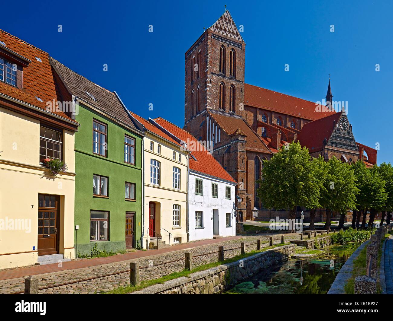 Foso fresco con Nikolaikirche en Wismar, Mecklemburgo-Pania Occidental, Alemania, Foto de stock