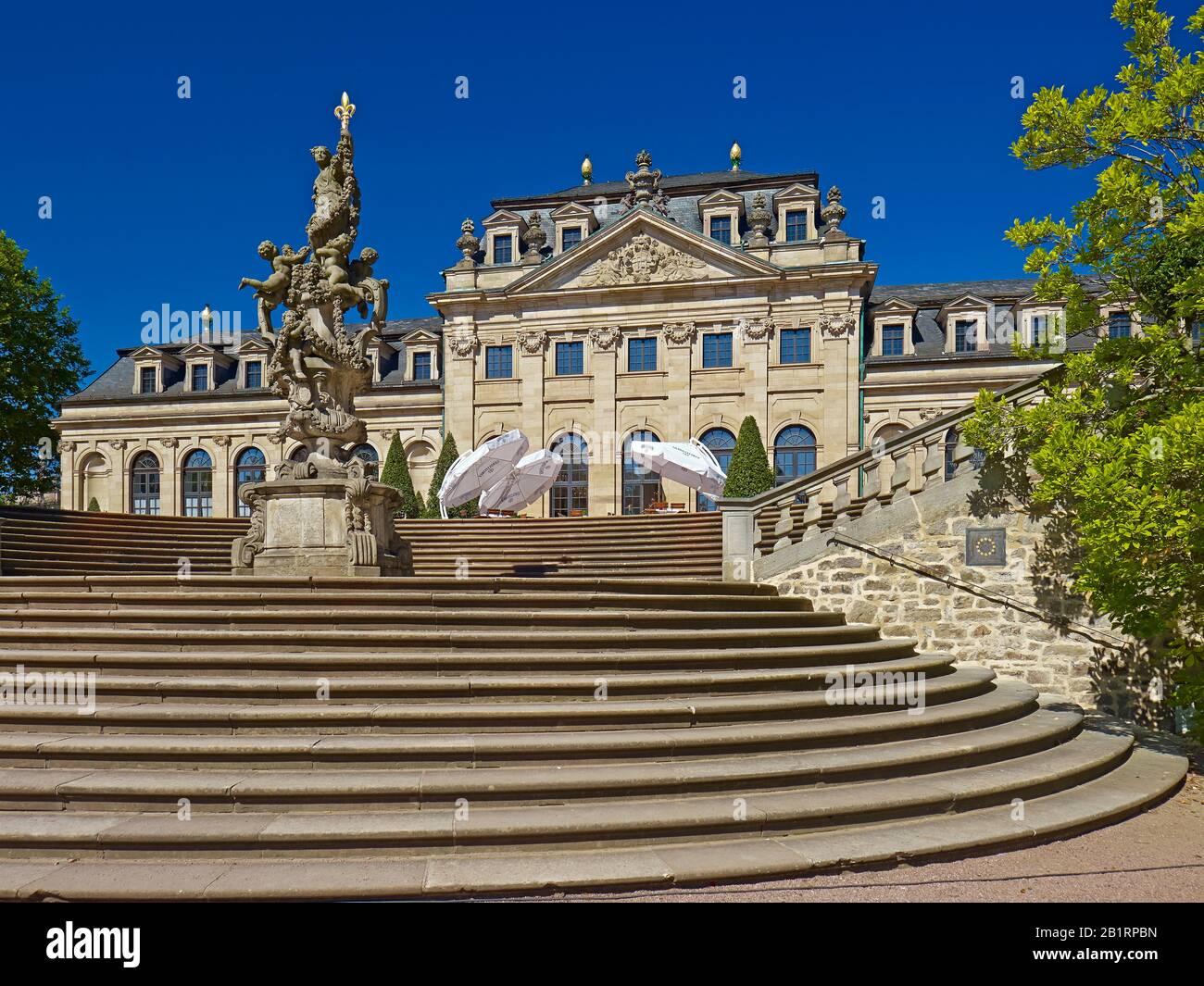 Escalera al invernadero en el jardín del palacio en Fulda, Hesse, Alemania, Foto de stock