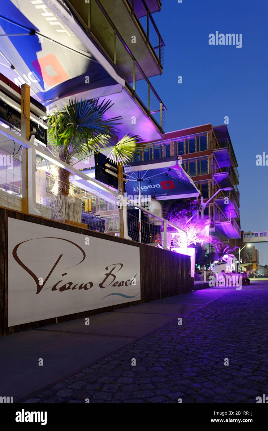 Piano BEACH beach club, estilo de vida, club, arquitectura moderna, Neumühlen, Puerto de Hamburgo, Hanseatic City of Hamburg, Alemania, Foto de stock