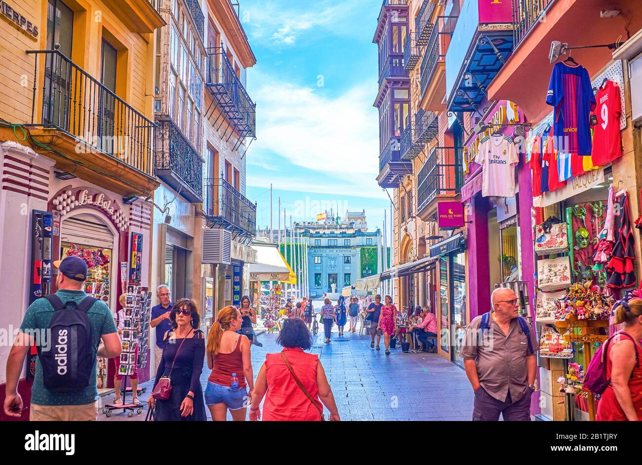 Spain andalusia seville sierpes fotografías imágenes de alta resolución -