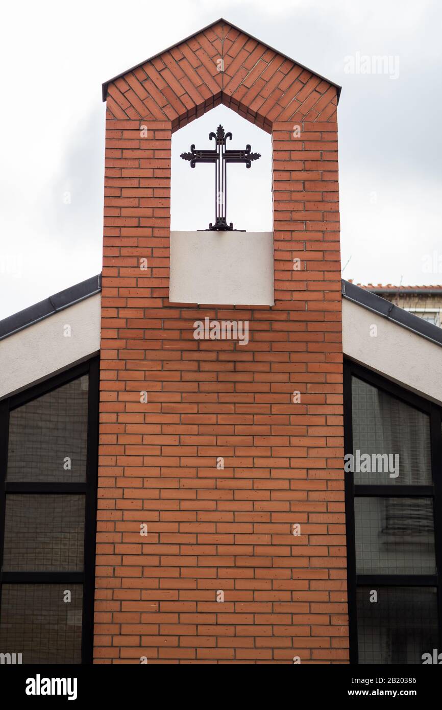 Fachada de iglesia simple fotografías e imágenes de alta resolución - Alamy Fachada de iglesia simple fotografías e imágenes de alta resolución - Alamy
