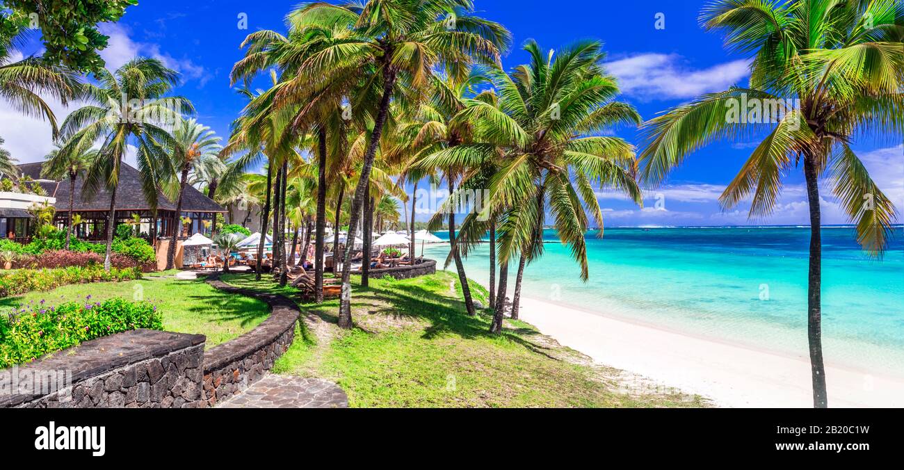 Vacaciones tropicales y resorts de lujo de la isla Mauricio. Hermosa playa belle Mare Foto de stock