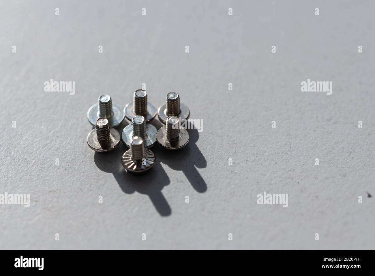 Tornillos pequeños fotografías e imágenes de alta resolución - Alamy