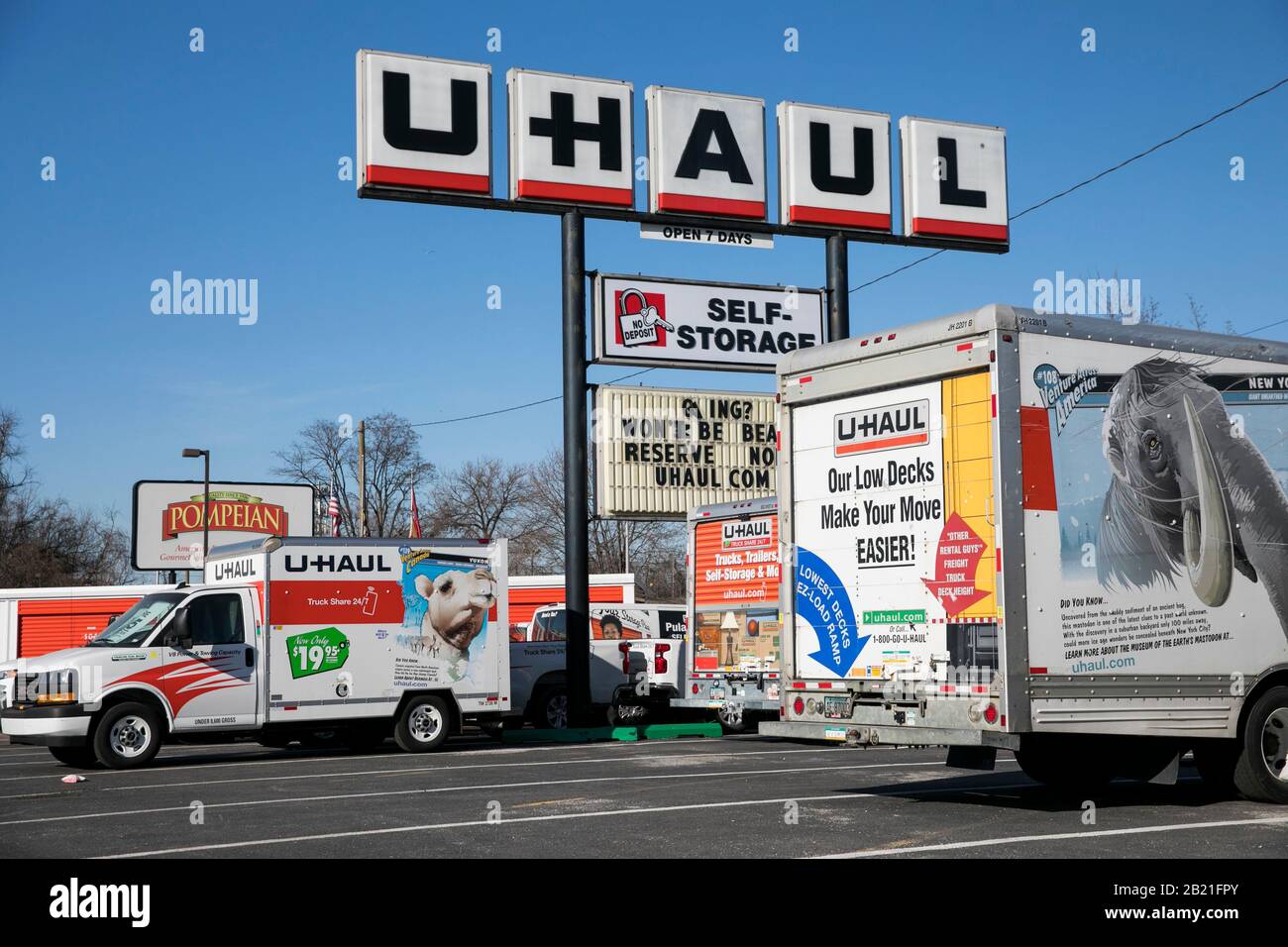 U Haul Truck Fotos e Imágenes de stock Alamy