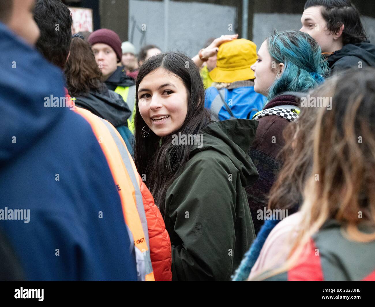 Birdgirl Mya-Rose Craig Embajador de la naturaleza en Bristol marcha por el Clima después de hablar con Greta Thunberg en College Green Viernes 28 de febrero de 2020 Foto de stock