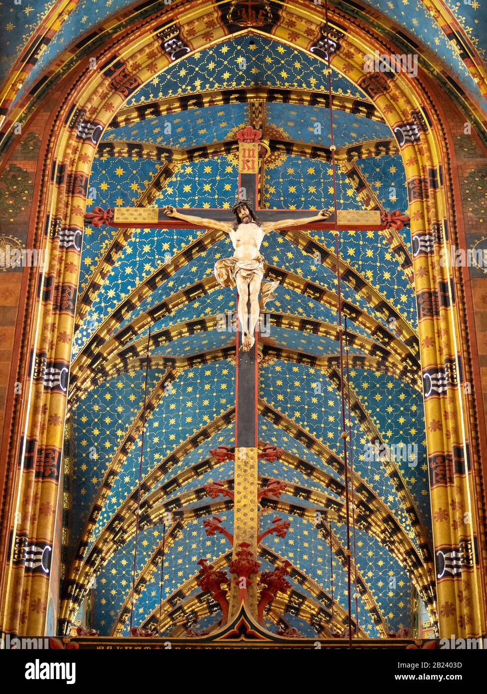 Cristo en la cruz, Basílica de Santa María, Cracovia Foto de stock