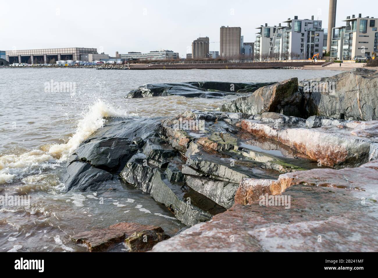 La costa helada de Eira, Helsinki Foto de stock