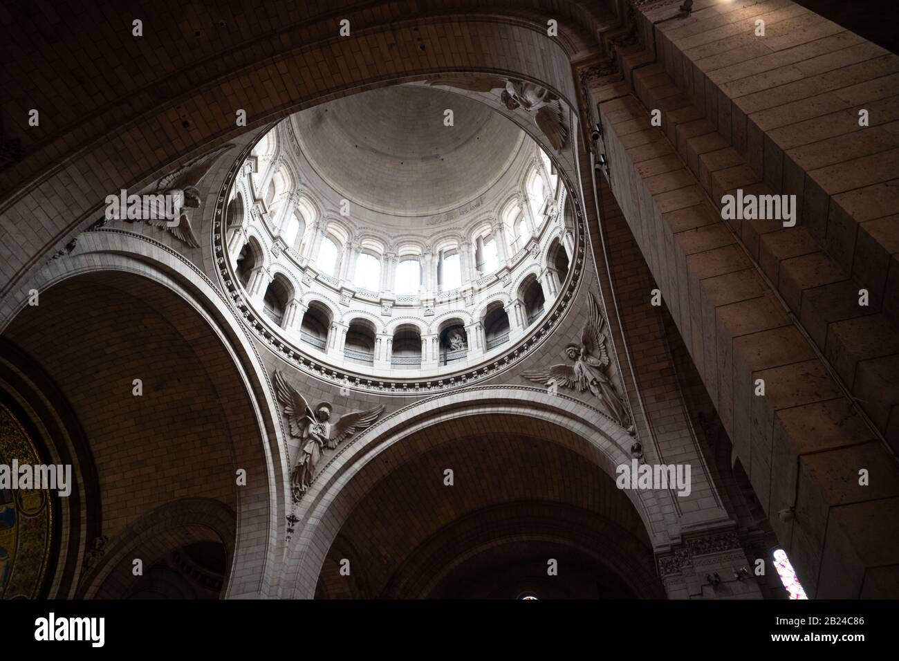 Vista dentro de la cúpula principal de la Basílica del Sagrado corazón de París (Sacre-Coeur), París, Francia Foto de stock