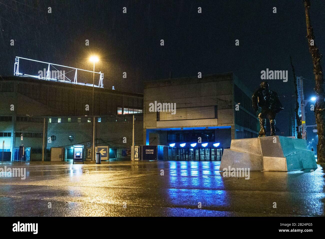 29.02.2020, Zurich, Hallenstadion, hockey sobre hielo NL: ZSC Lions - EV Zug, entrada de profesores antes del partido fantasma. Foto de stock