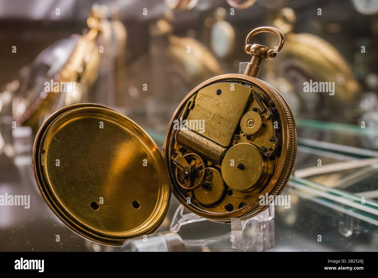 Geneva museum watch fotografías e imágenes de alta resolución - Alamy