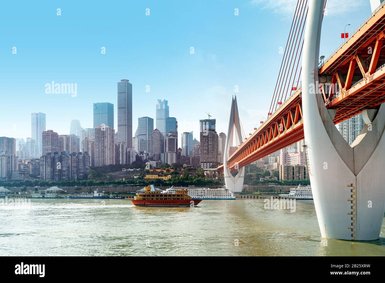 La península de Yuzhong se encuentra en el cruce del río Jialing y el