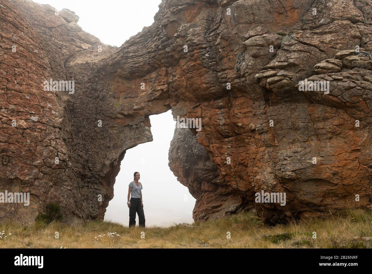 Arco de roca natural, Parque Nacional de Sehlabathebe, Lesotho Foto de stock