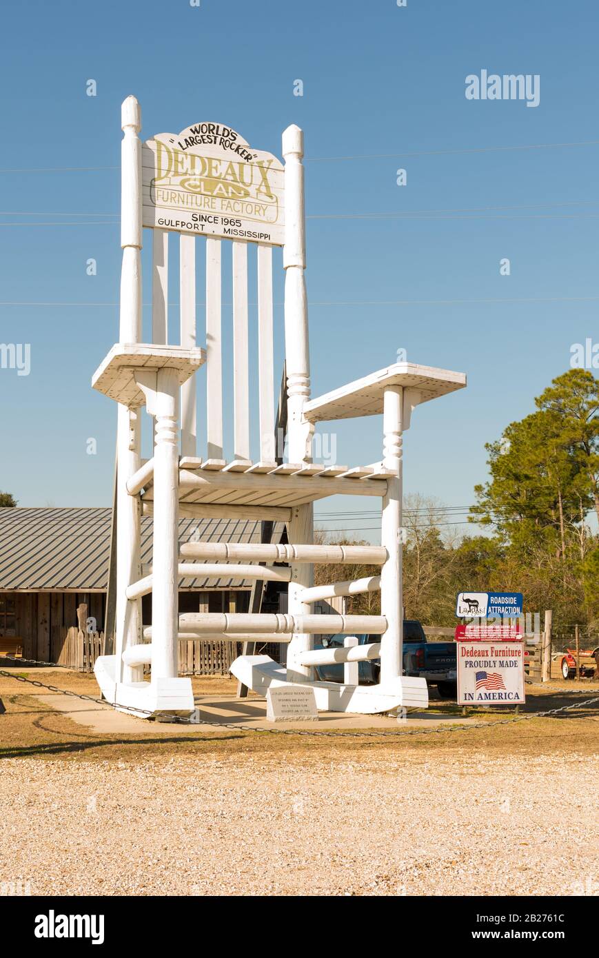 La silla de mecedoras Más Grande del mundo es una divertida atracción al  borde de la carretera que se encuentra en Gulfport, Mississippi Fotografía  de stock - Alamy