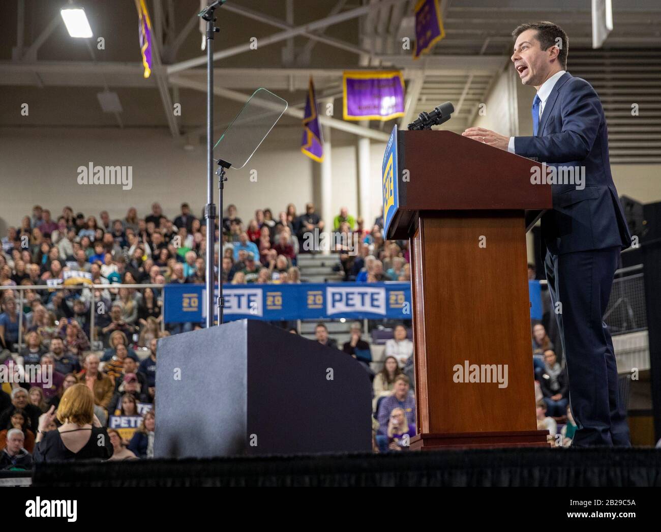 Raleigh, Carolina Del Norte, Estados Unidos. 29 de febrero de 2020. Pete Buttigieg habla durante un mitin de campaña en Raleigh, N.C., sábado, 29 de febrero de 2020. Buttigieg, que terminó en cuarto lugar esta noche en la vecina Carolina del Sur, está haciendo campaña en Carolina del Norte y otros estados antes de las grandes cerillas del Super Martes el 3 de marzo, que podrían servir para limitar el campo democrático inmensamente. Crédito: Sipa Usa/Alamy Live News Foto de stock