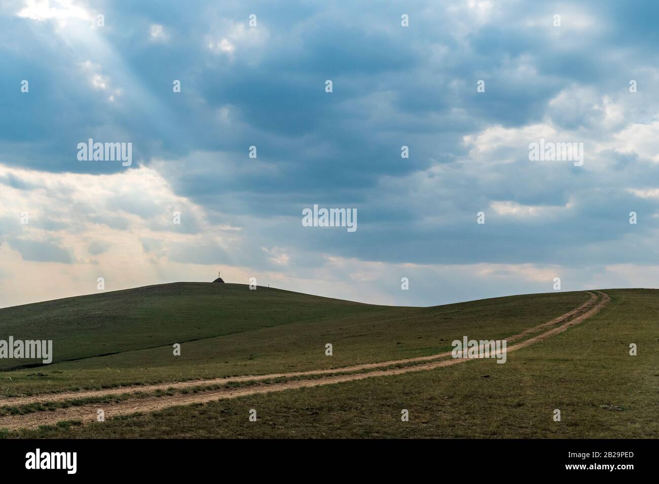 Estepa y colina verde, Banner Taipusi, Mongolia Interior, China Foto de stock