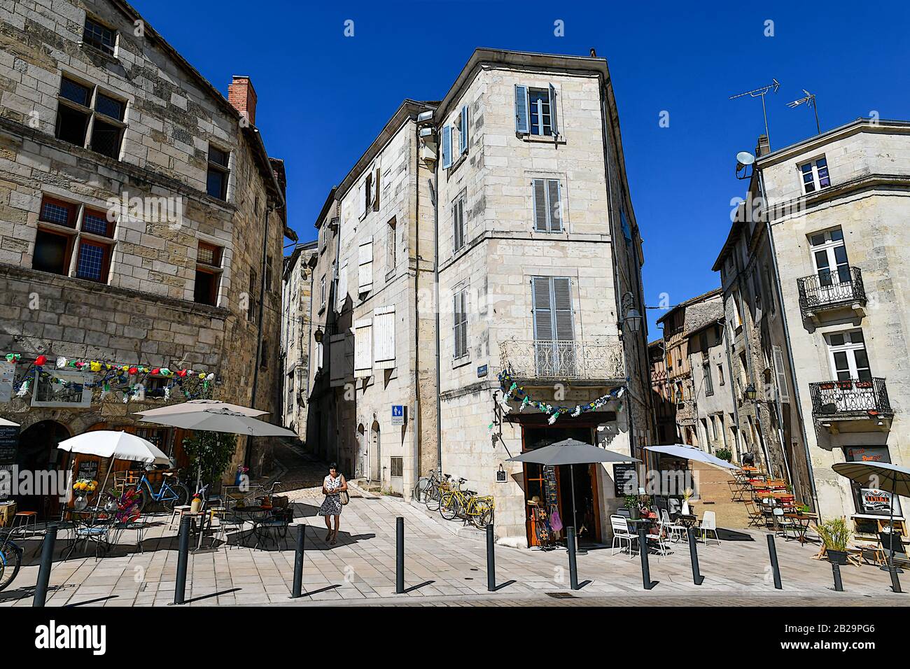 Calle con casas adosadas, Preigueux, Nouvelle-Aquitaine, Francia Foto de stock