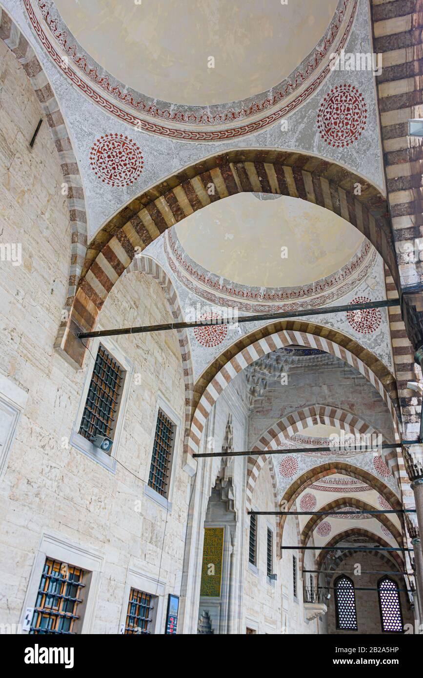 Techo abovedado fuera de la Mezquita Azul, Estambul, Turquía Foto de stock