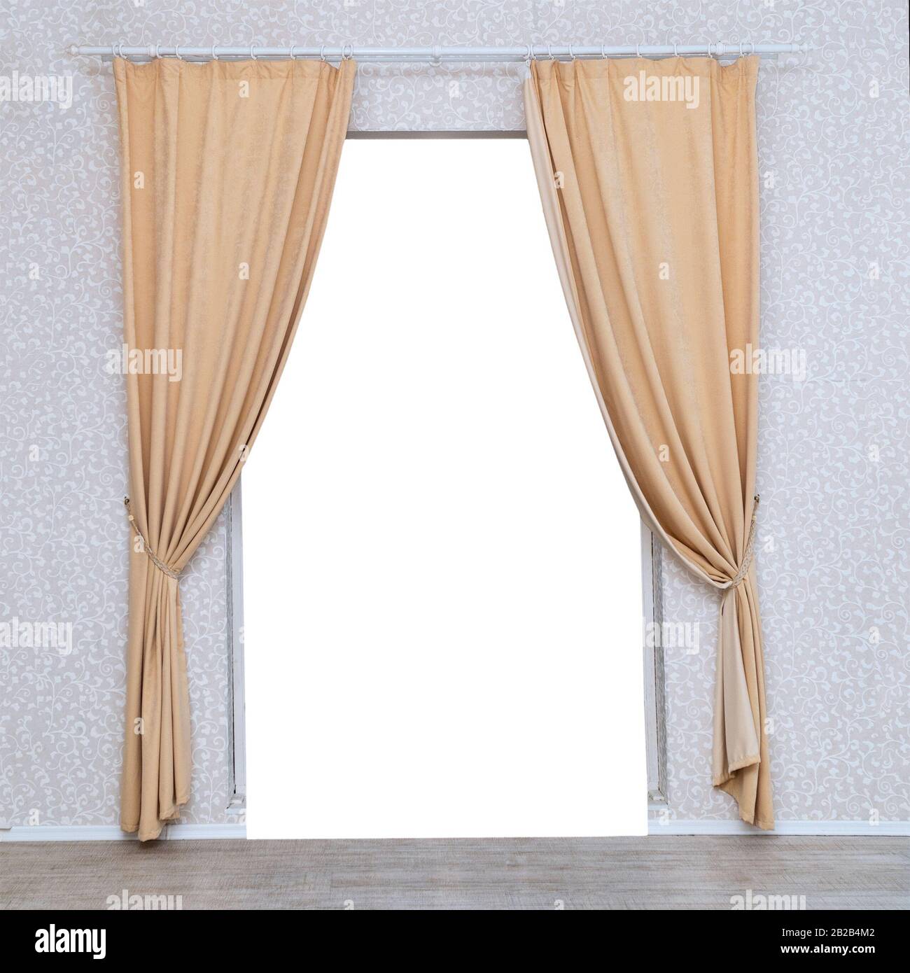 Cortinas claras sobre la puerta de la habitación sobre fondo blanco  Fotografía de stock - Alamy