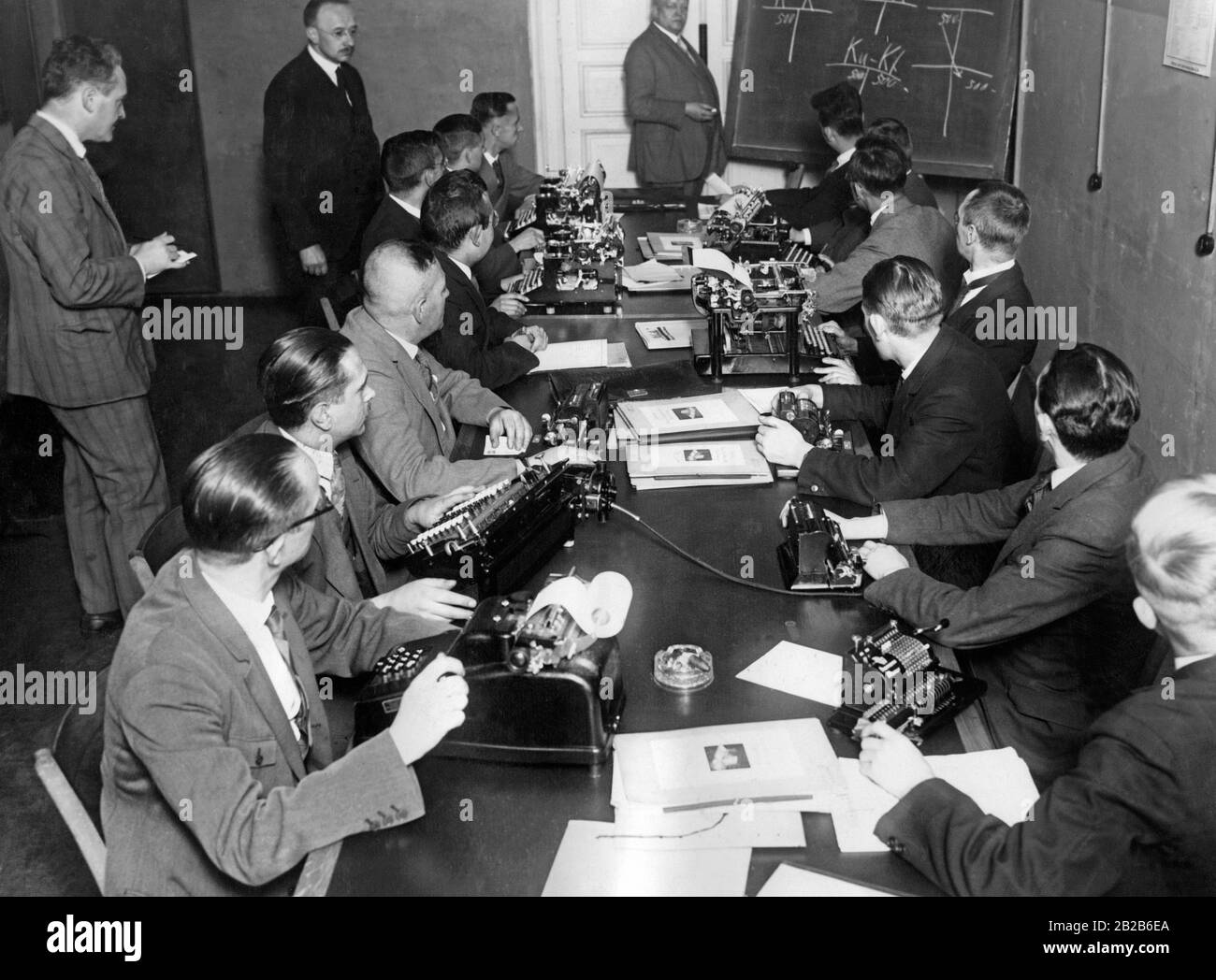 Cálculo de la oficina Imágenes de stock en blanco y negro - Alamy